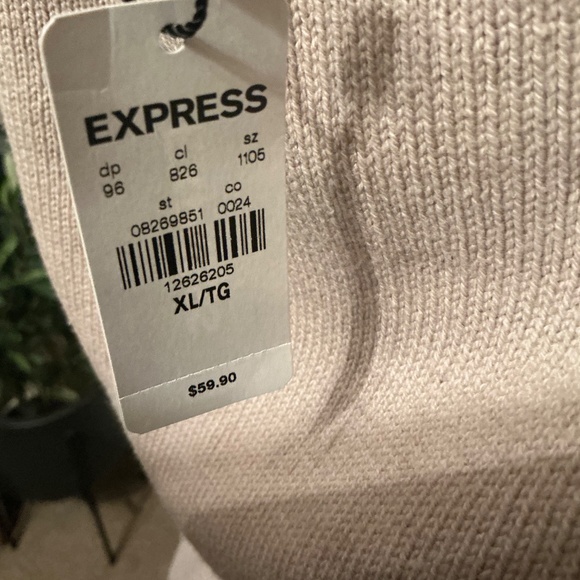 Express women sweater with tags size xl - Picture 4 of 9